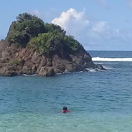 Josurfinn, Puraran Beach Baras  Exterior foto